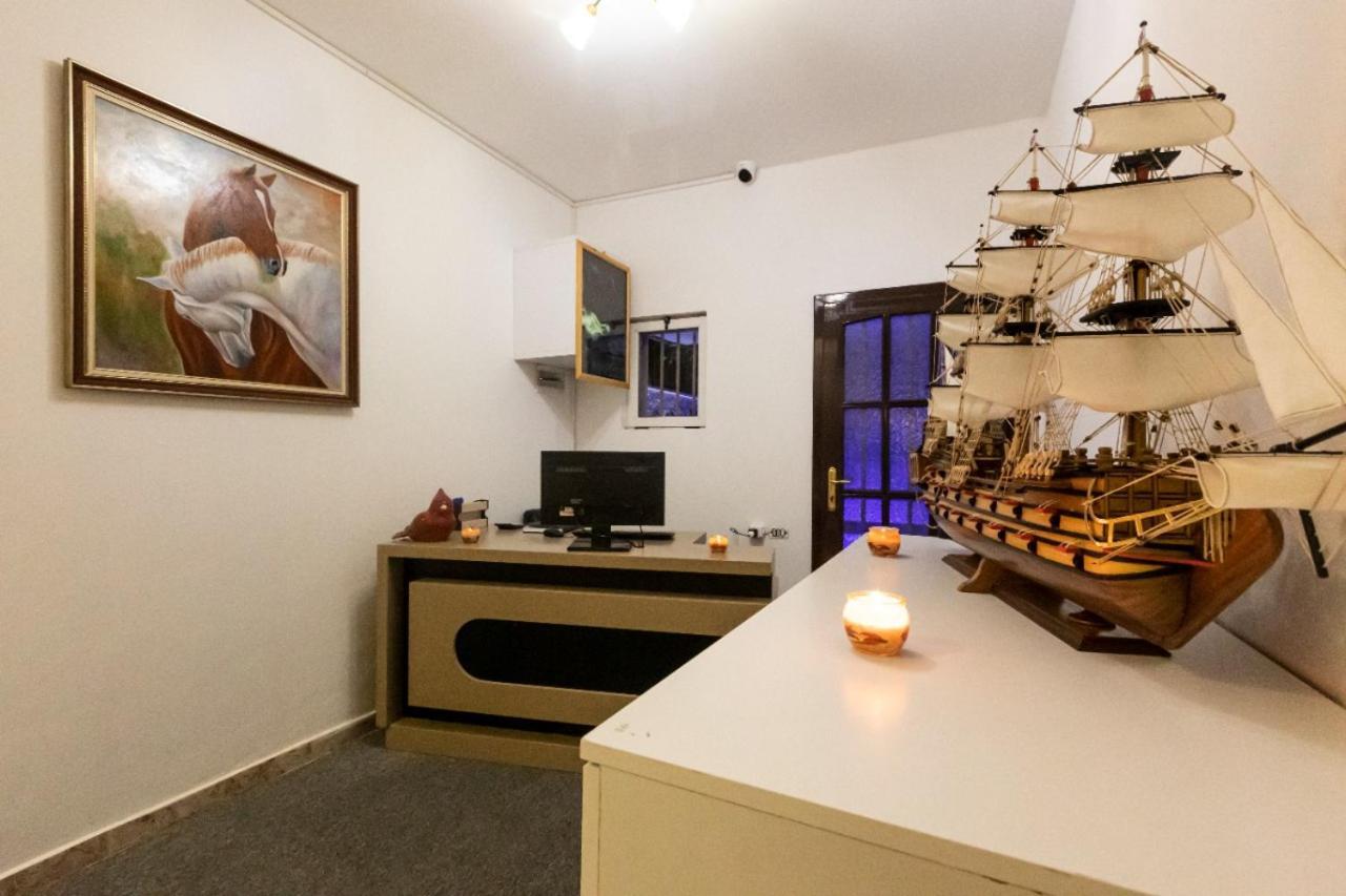 טיראנה Relax Hostel מראה חיצוני תמונה